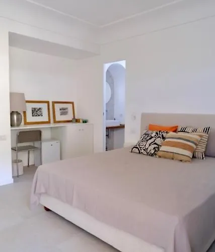 La Rondinella Bed & Breakfast 4*