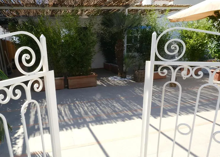 La Rondinella Bed & Breakfast